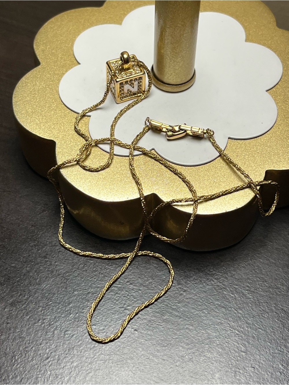 Nina Ricci vintage Gold-Tone Cube Pendant Necklace signed EUC - Picture 3 of 11